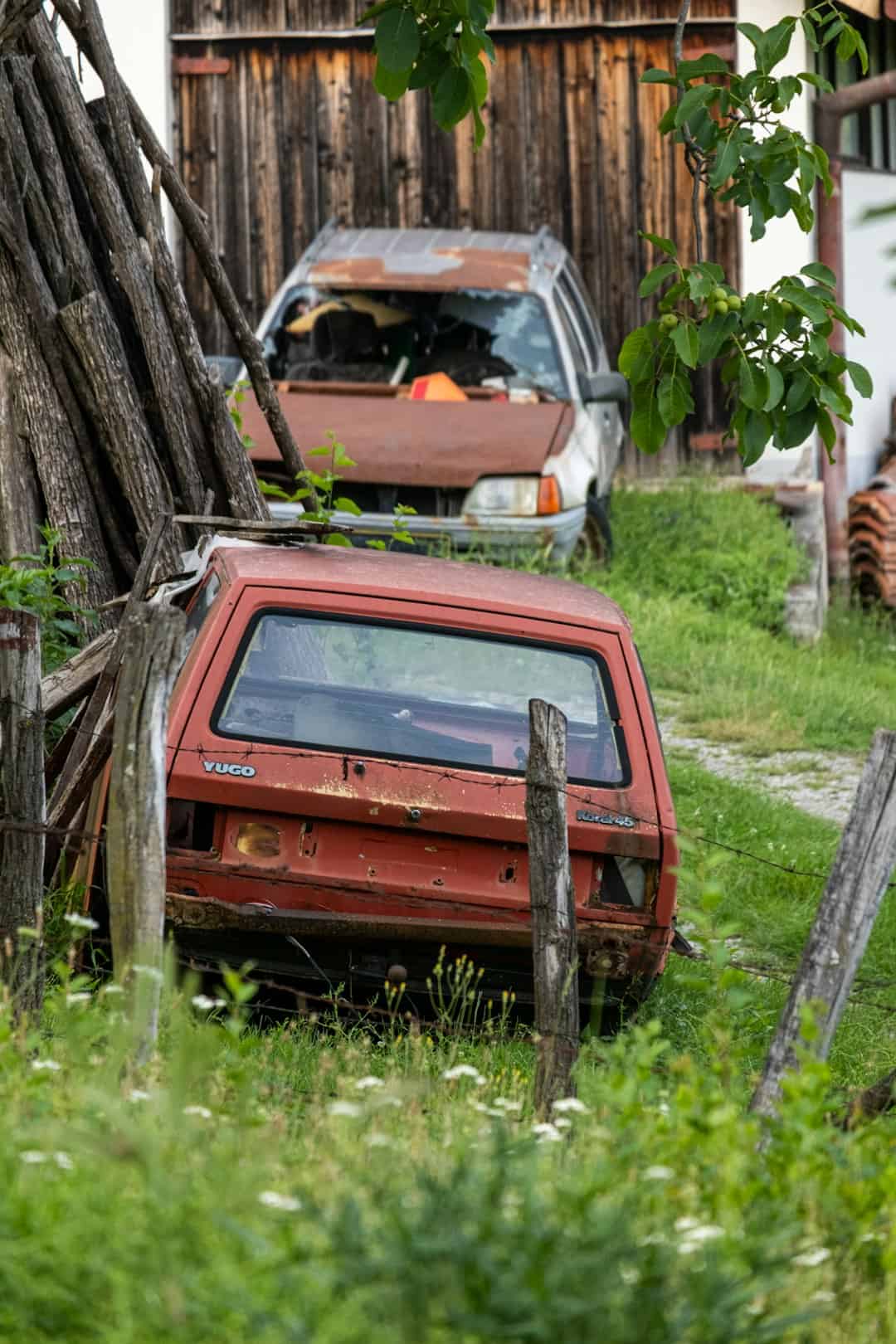 Police investigate fatal crash in LeRoy, NY that killed two Florida residents.