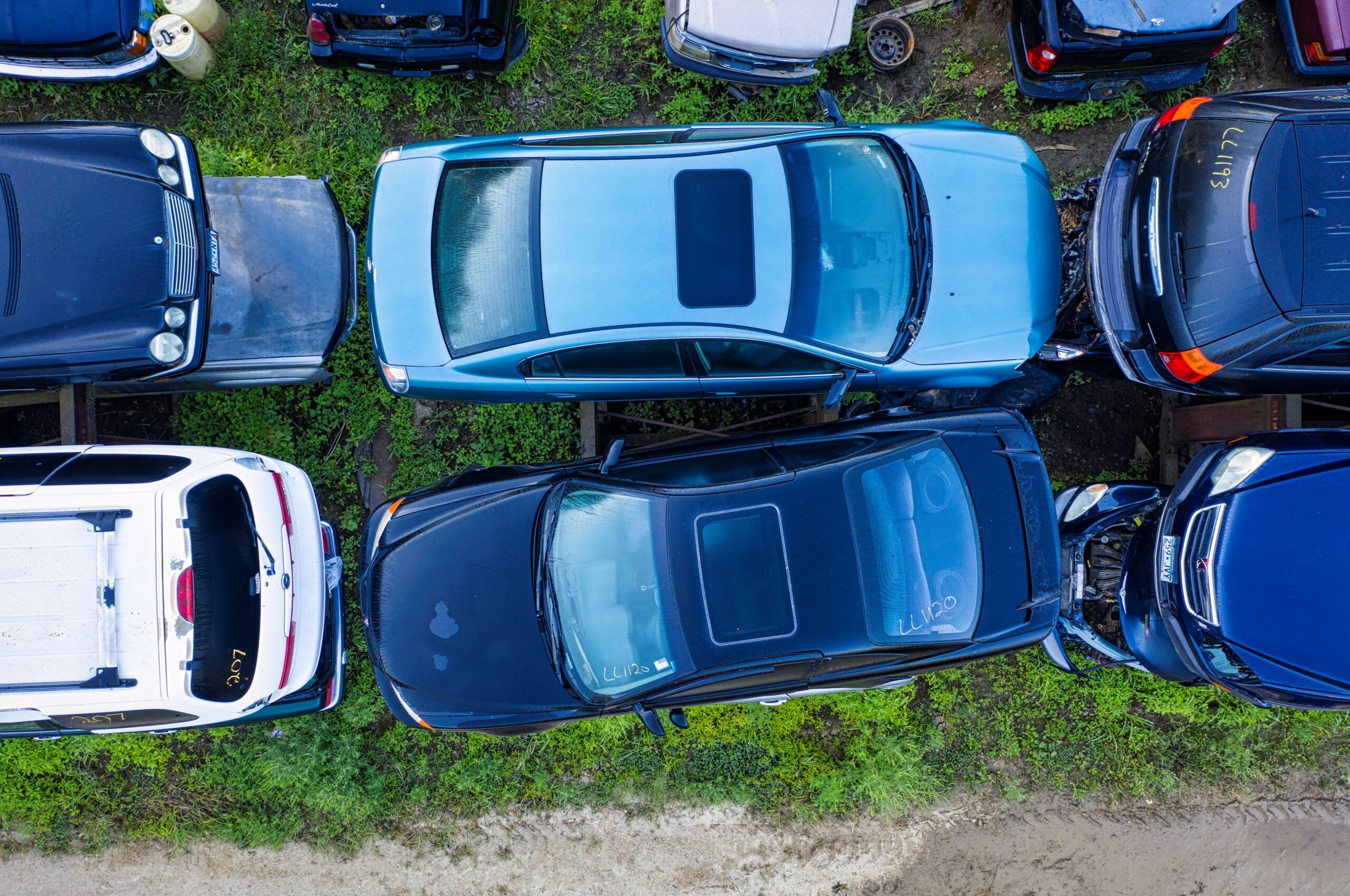 Overhead view of multiple vehicles involved in a car accident scene with visible damage.